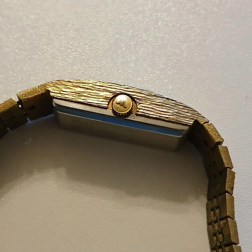 Parts/Repair VTG 80s Wittnauer Quartz Gold Tone Diamond Accent Bark Texture